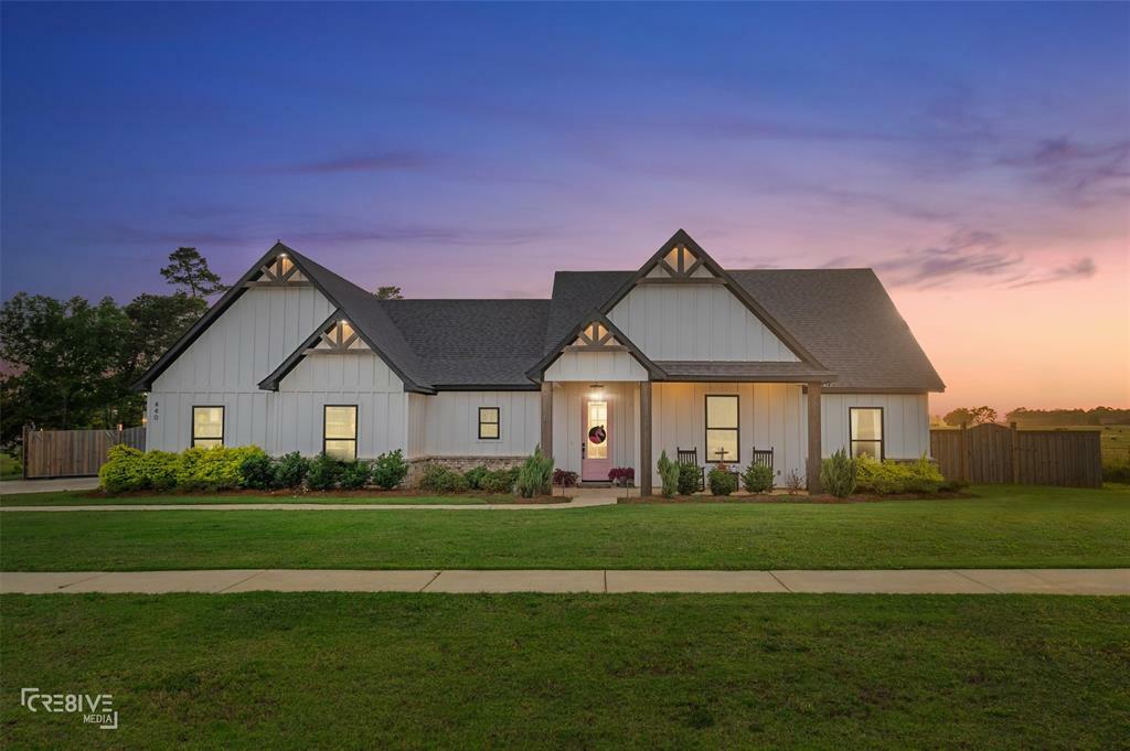 Property Photo: 440 Legacy Place LA 71030