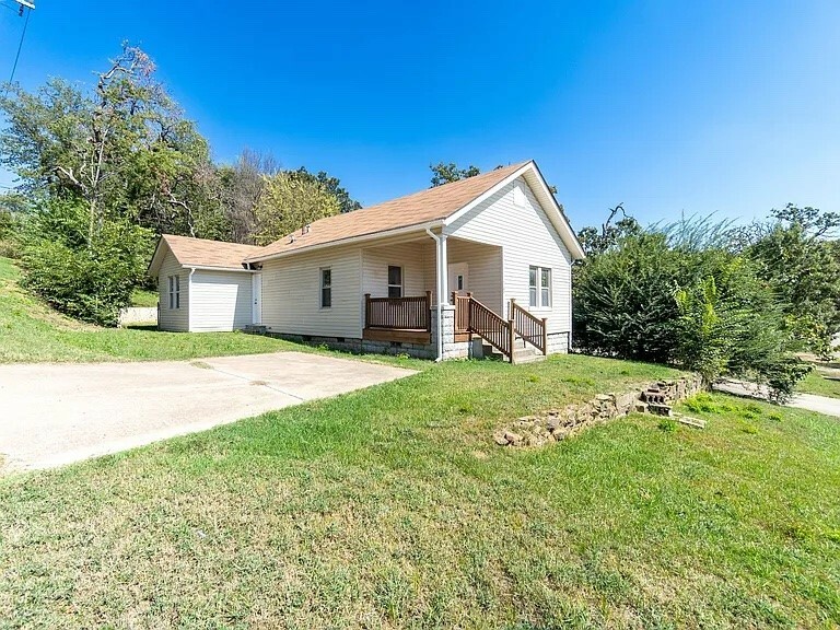 Property Photo: 1901 S Y Street AR 72901