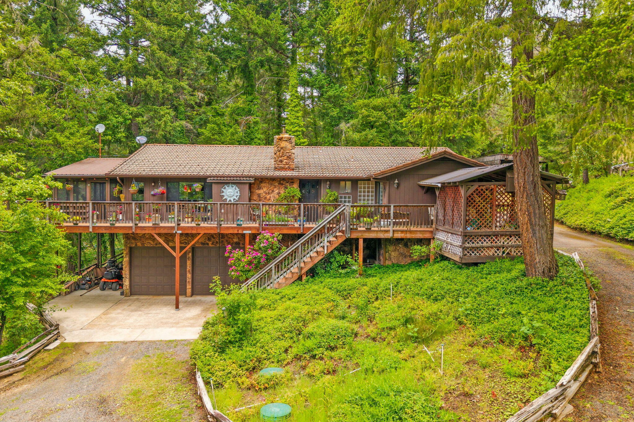 Property Photo: 850 Elk Creek Road OR 97541