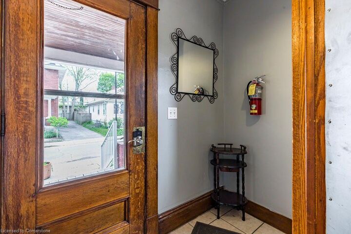 Photo de la propriété:  23 Avenue Place  ON L3B 4B2 