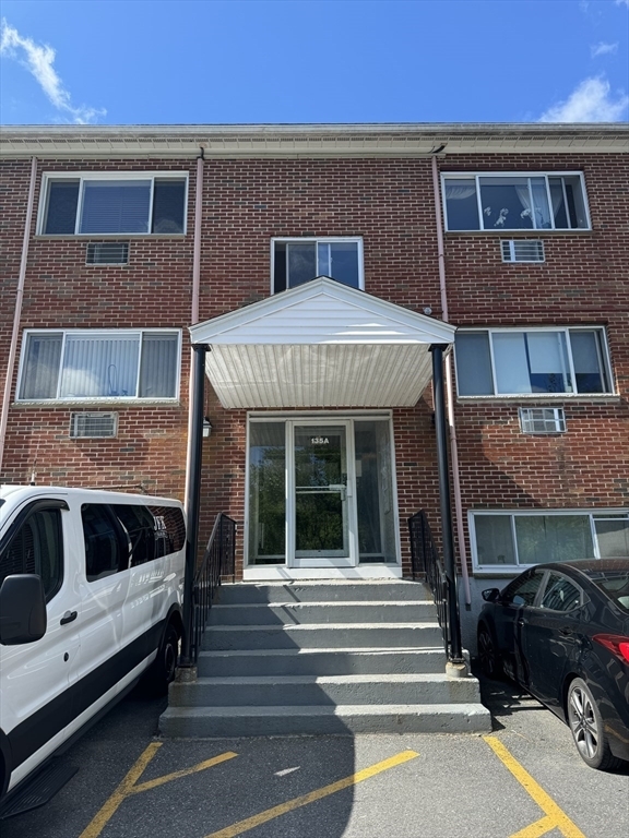 Property Photo: 135 Winthrop St 4A MA 01702