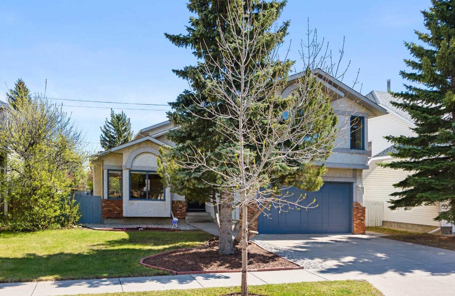 Property Photo: 8266 Edgebrook Drive NW AB T3A 4N1