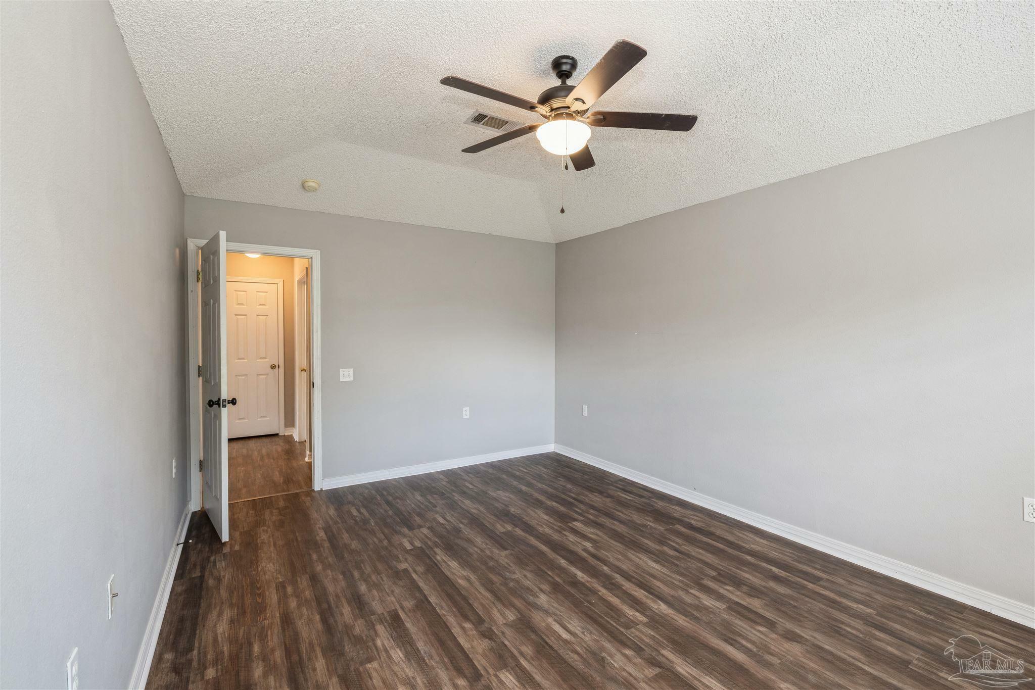 Property Photo: 1413 Newcastle Way FL 32534