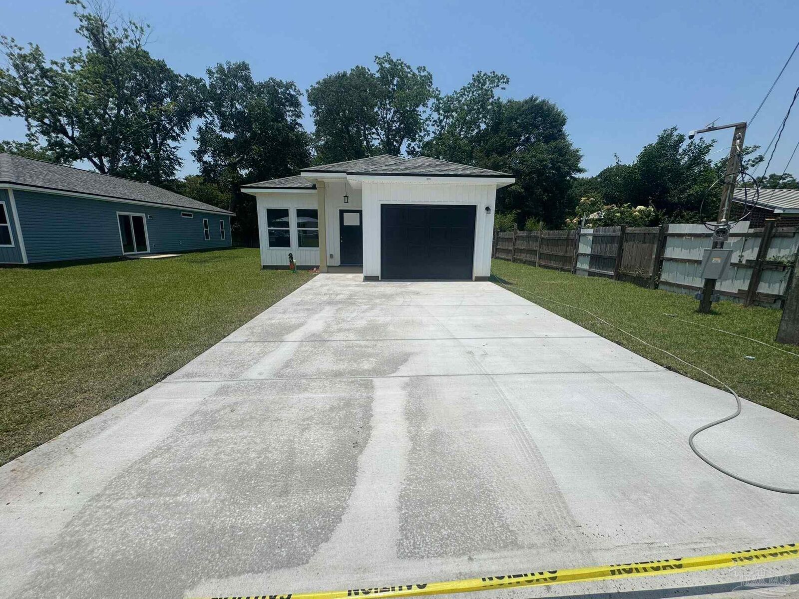Property Photo: 8603 Rose Ave FL 32534