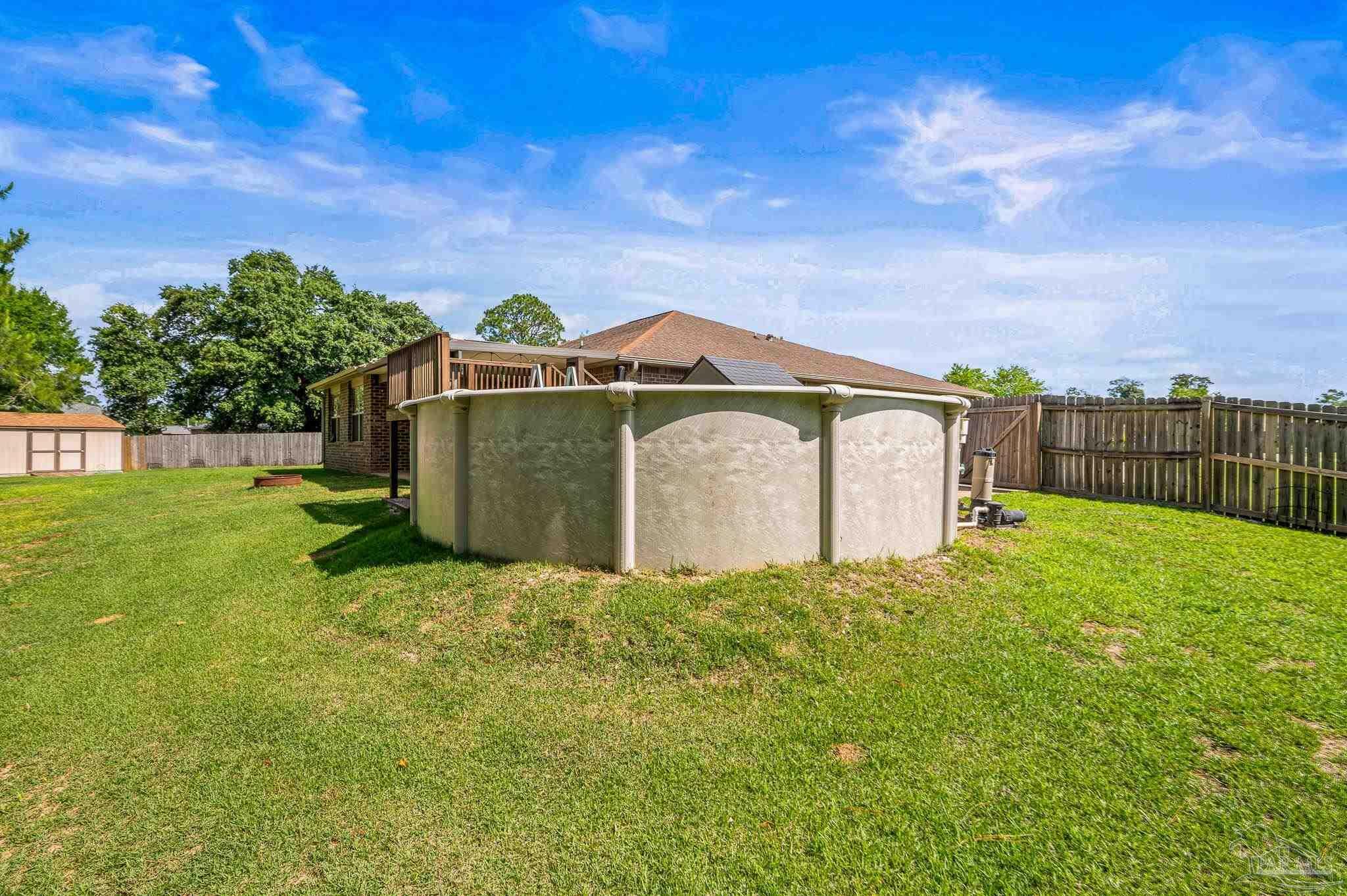 Property Photo: 3907 Elevator Ct FL 32571