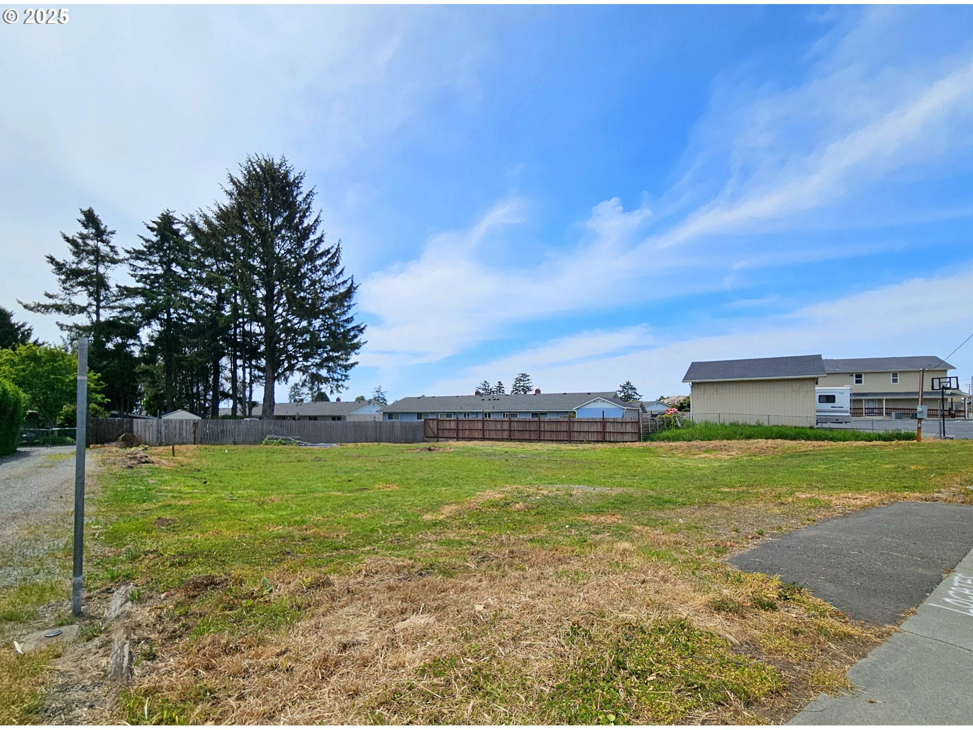 Property Photo: 425 Railroad St OR 97415