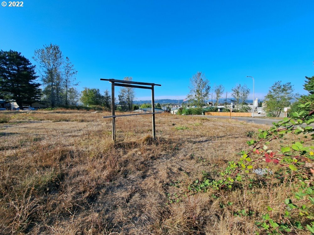 Property Photo: 2075 NE 240th Ave OR 97060