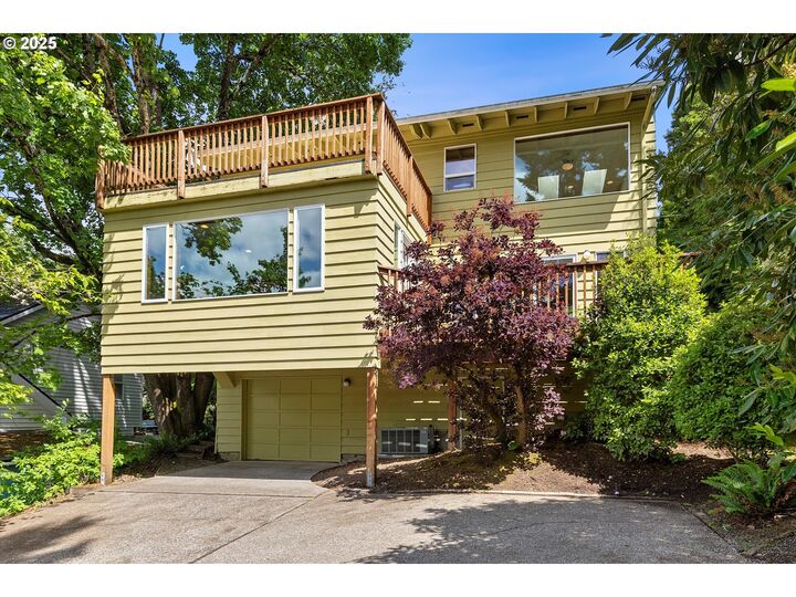 Property Photo: 7027 SW 33rd Pl OR 97219