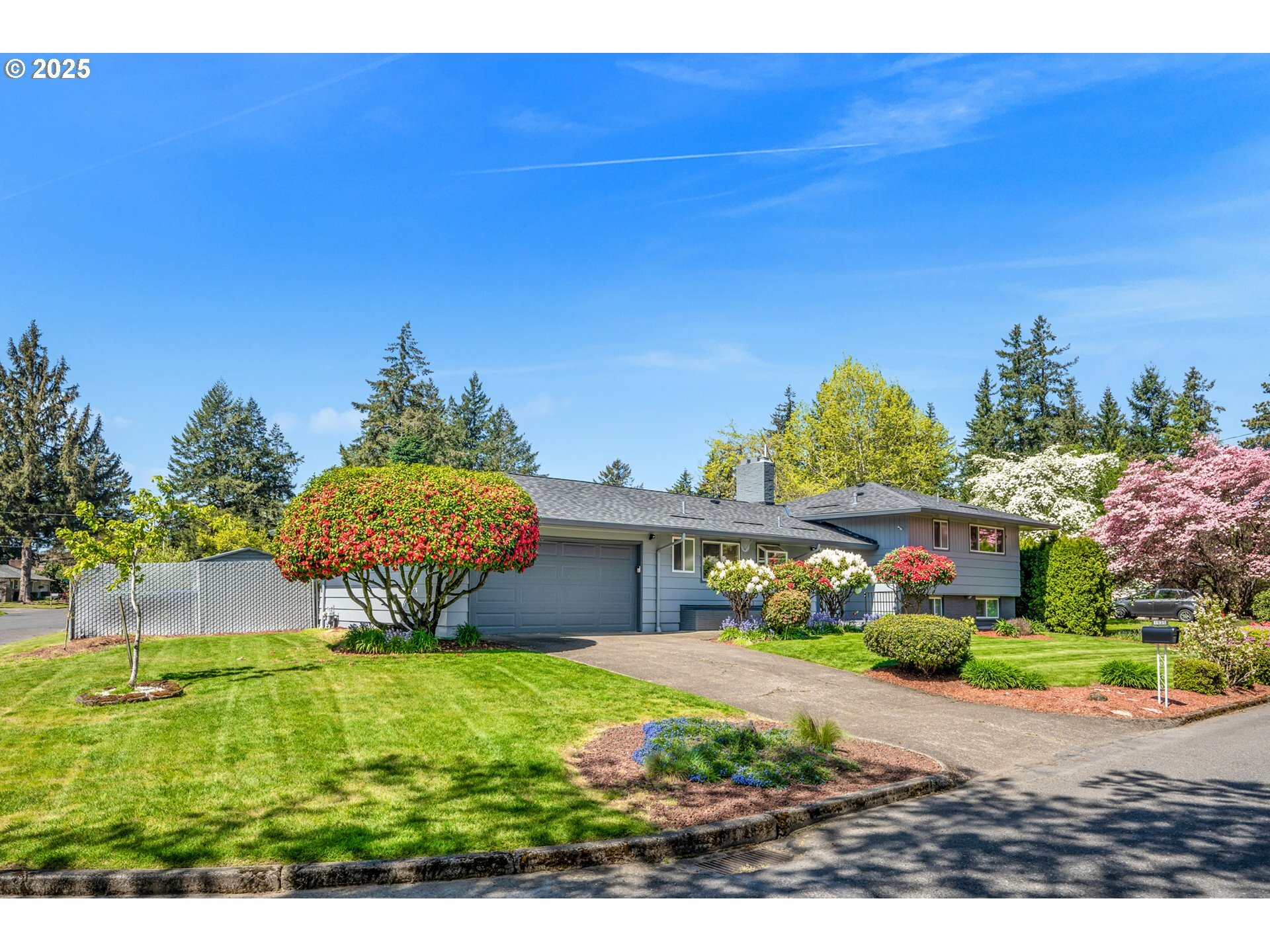 Property Photo: 1935 SE 142nd Ave OR 97233