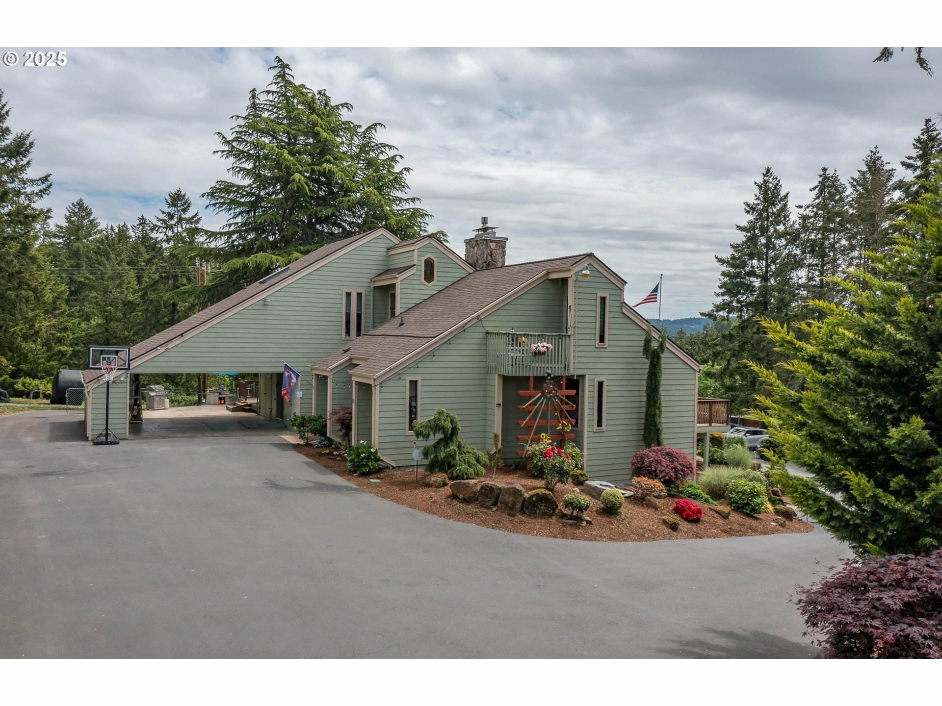 Property Photo: 190 S Oak Grove Rd OR 97304
