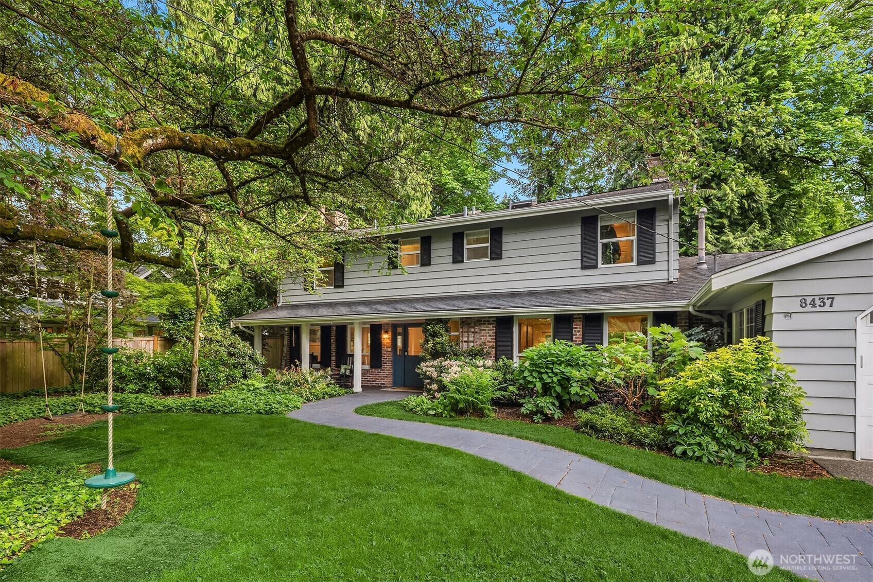 Property Photo: 8437 SE 62nd Street WA 98040