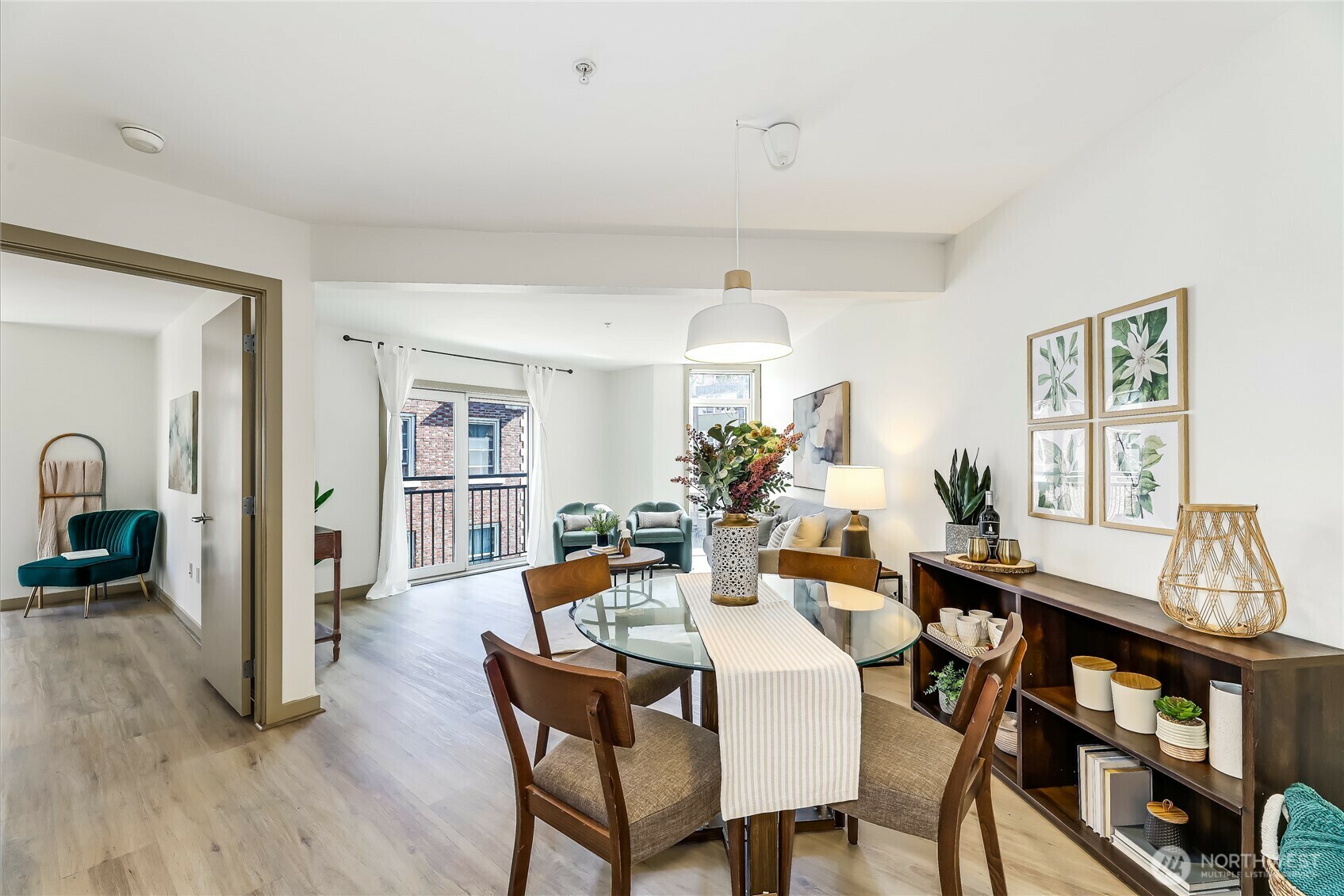 Property Photo: 103 Bellevue Avenue E 404 WA 98102