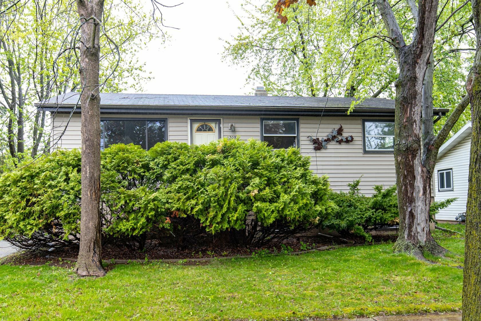 Property Photo: 1208 E Layton Avenue WI 54915