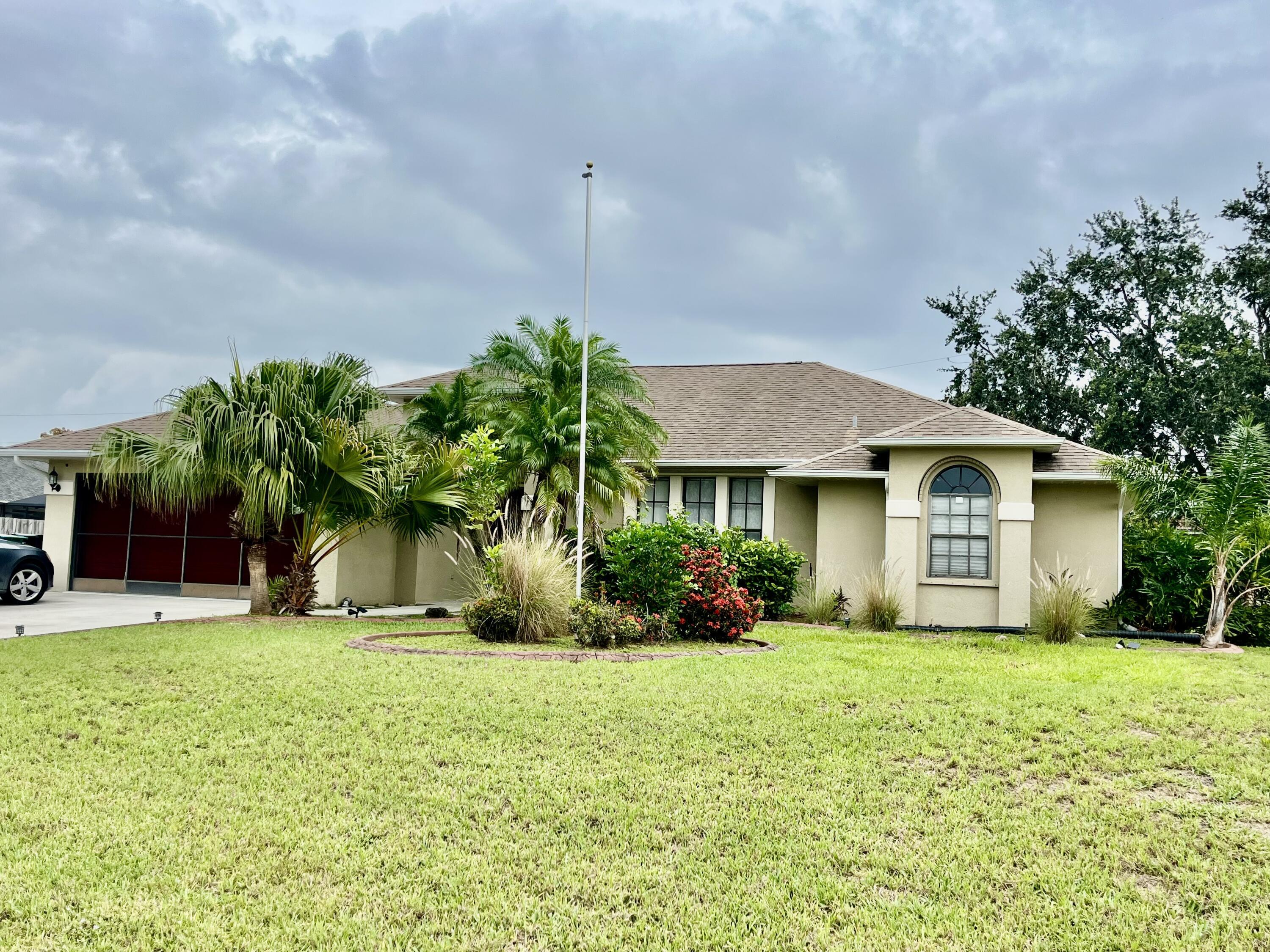 Property Photo: 3103 SE Mall Terrace S FL 34984