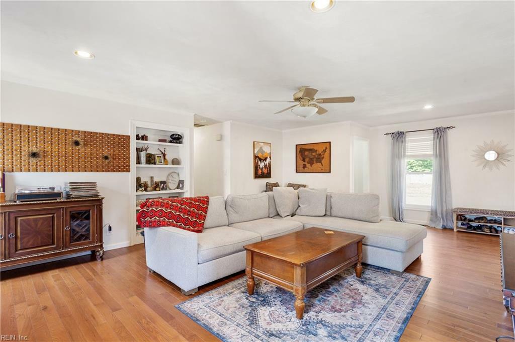 Property Photo: 814 Bellingham Dr VA 23322