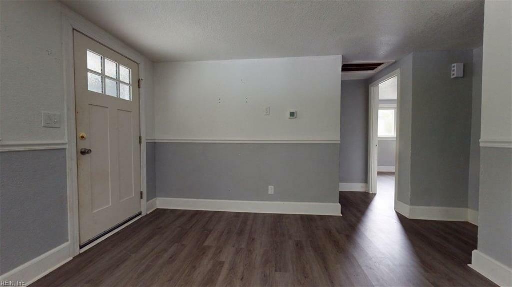Property Photo: 417 Hollywood Ave VA 23434