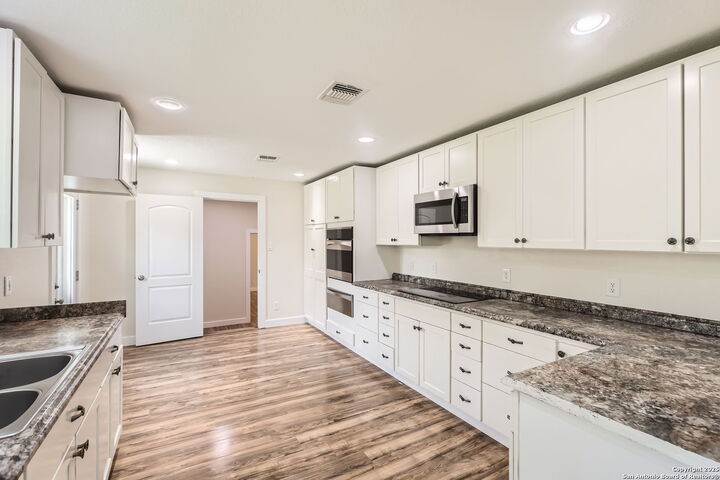 Property Photo: 9160 Aqua Dr TX 78006