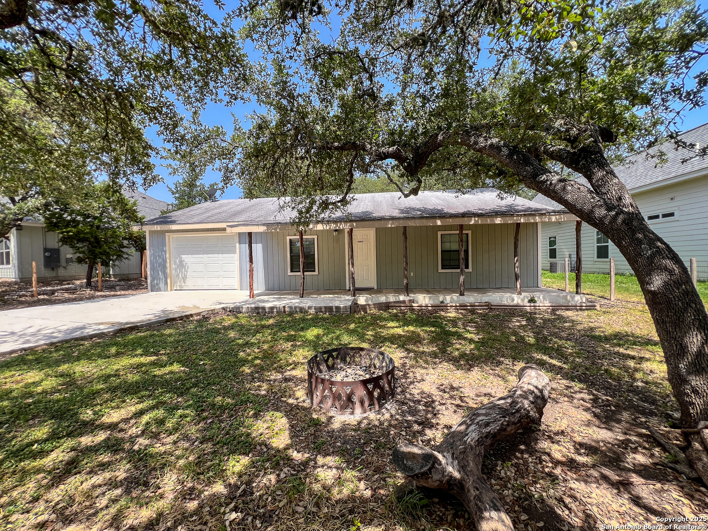Property Photo: 1825 Lakeview TX 78133