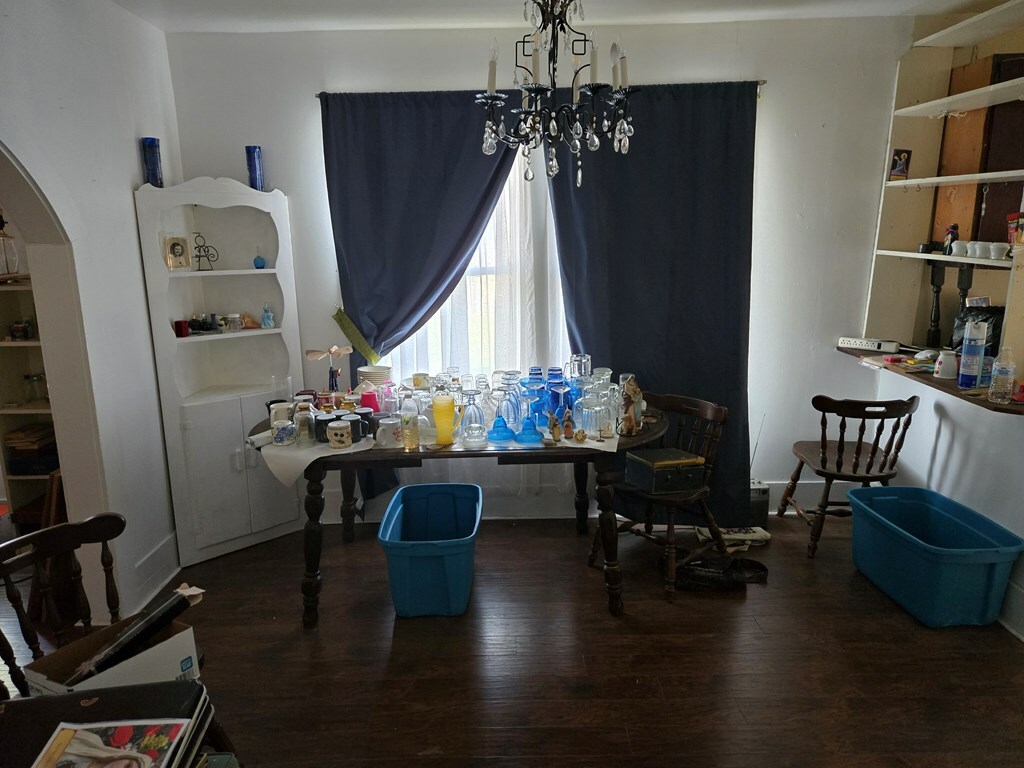 Property Photo: 1805 S Van Buren St TX 76904