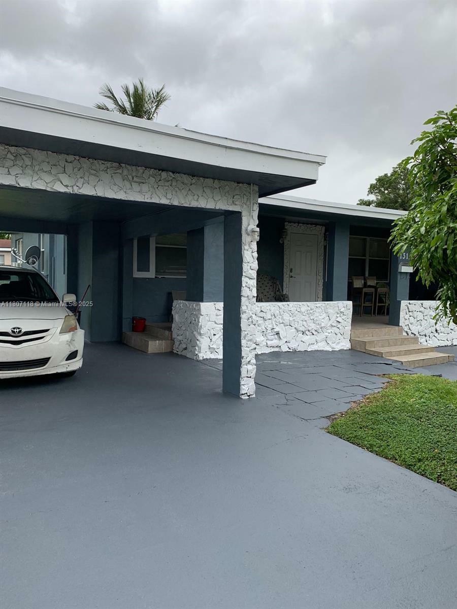 Property Photo: 131 Carolina Ave FL 33312