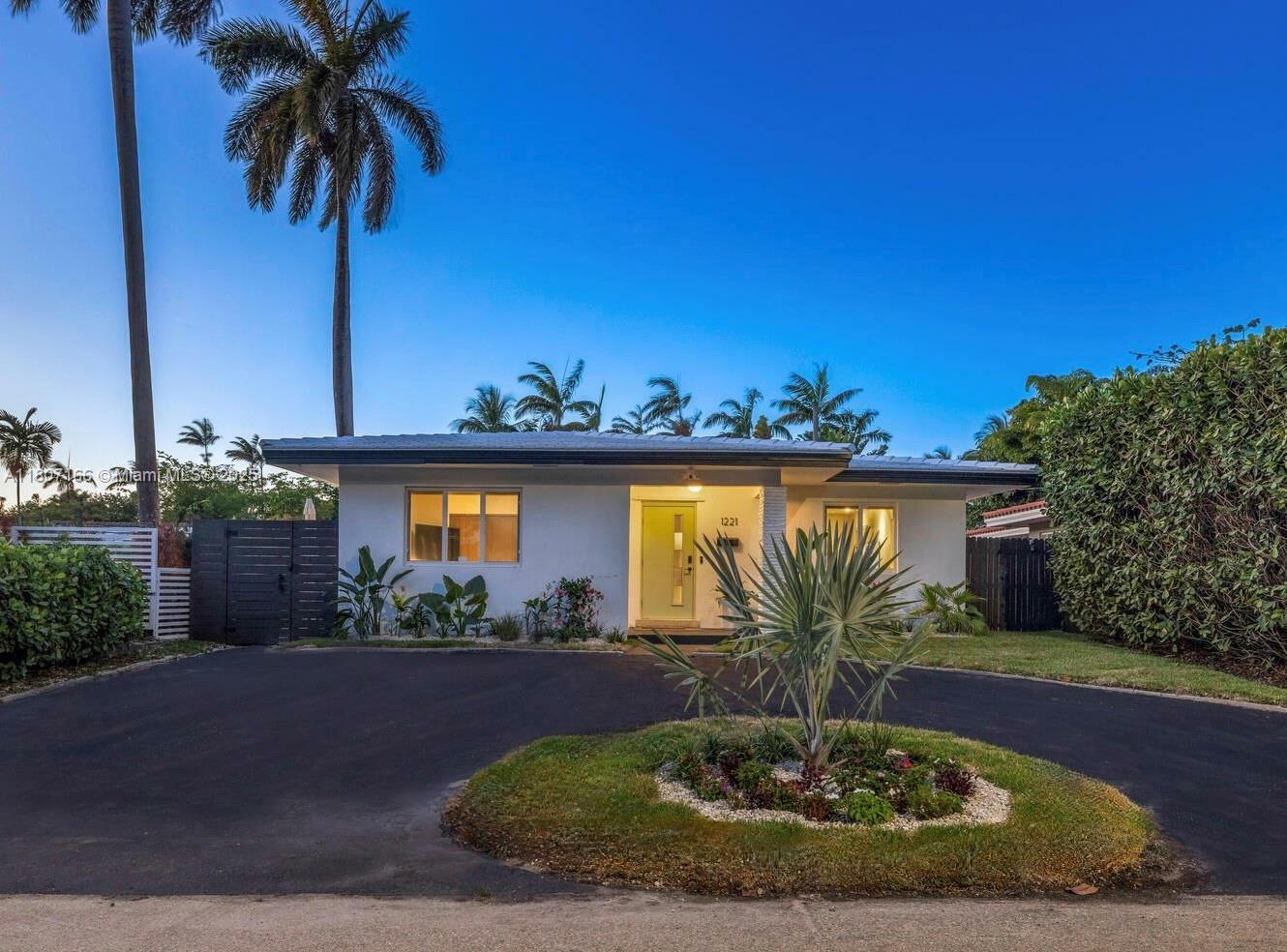Property Photo: 1221 NE 85th St FL 33138