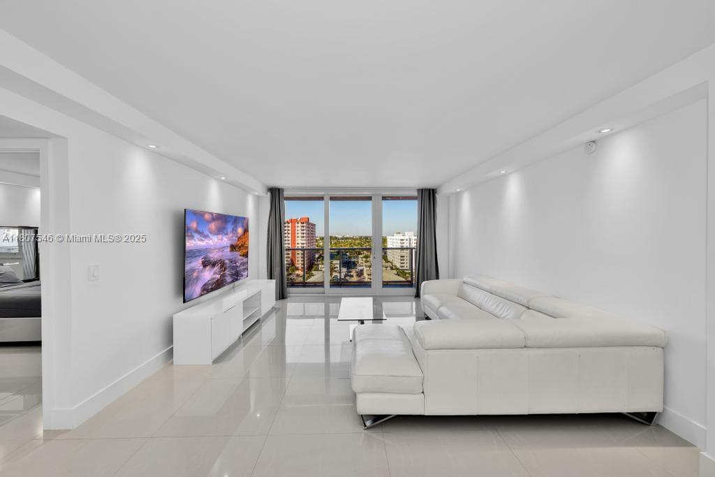 Property Photo: 3140 S Ocean Dr 1011 FL 33009