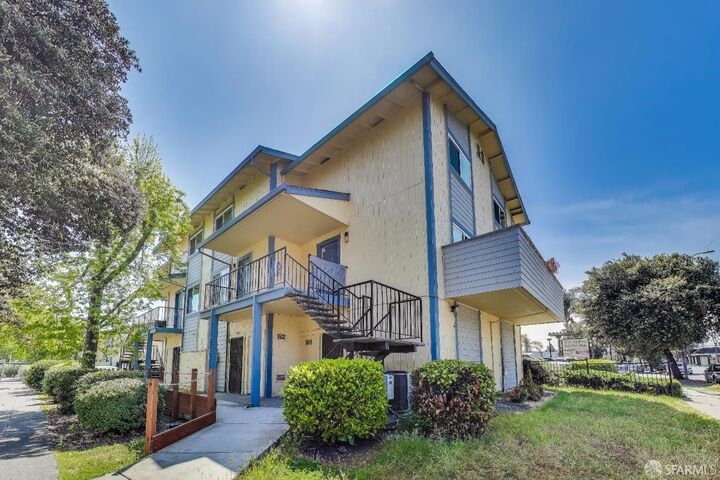 Property Photo: 1050 Forselles Way CA 94544