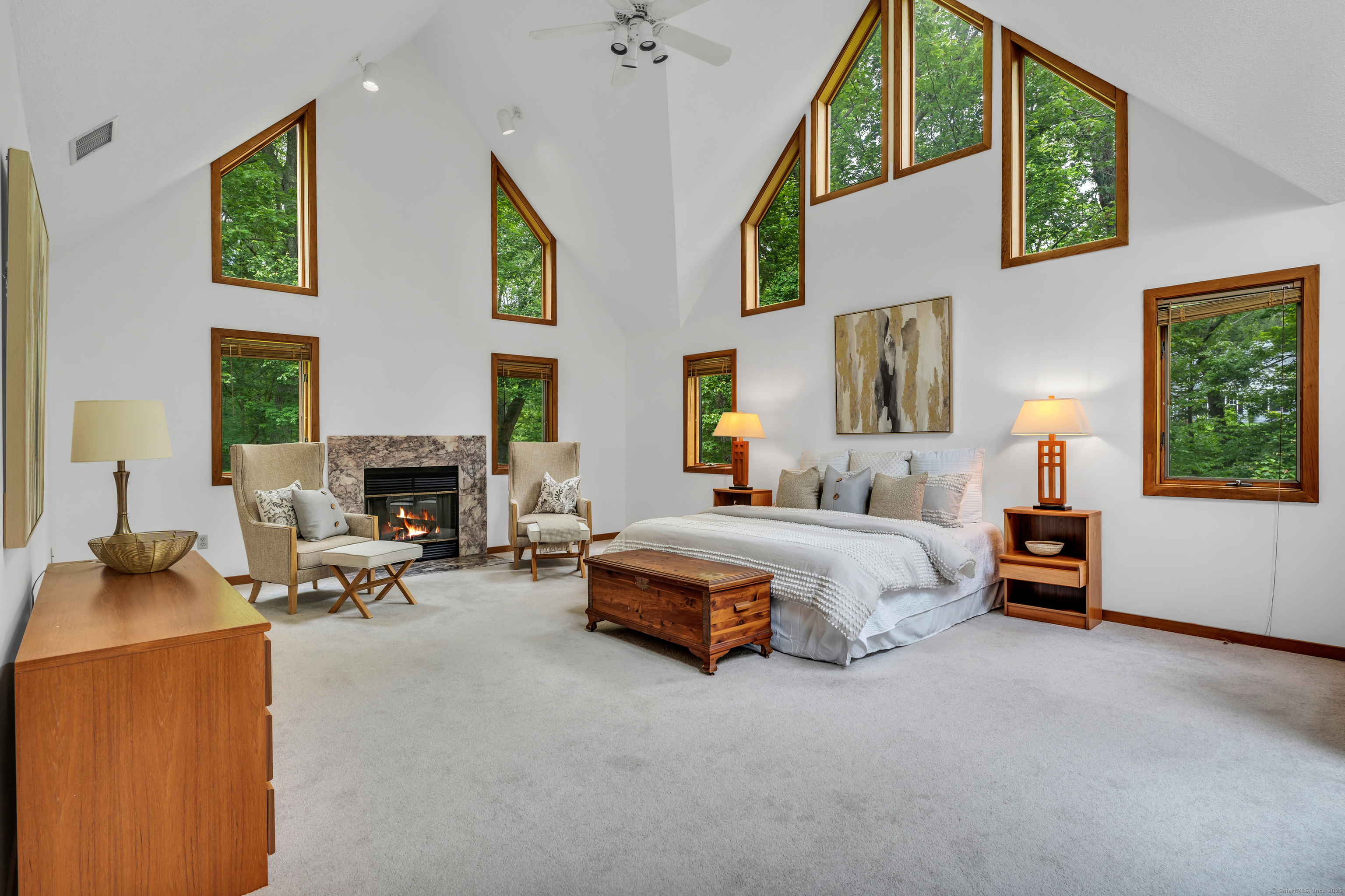Property Photo: 522 Peddlers Road CT 06437