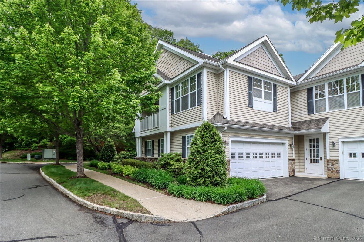 Property Photo: 5 Franklin Court 5 CT 06470