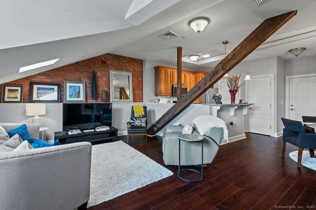 Property Photo:  461 Bank Street 410  CT 06320 