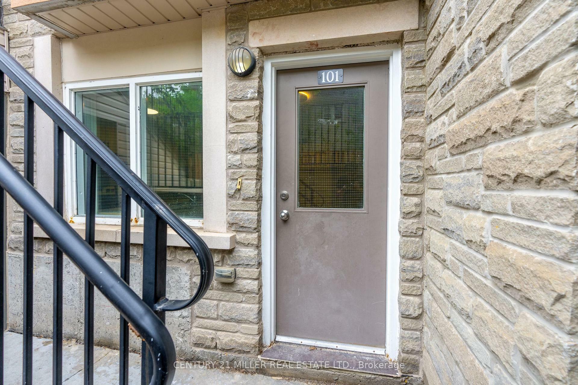 Property Photo:  174 Bronte Street S 101  ON L9T 1Y8 
