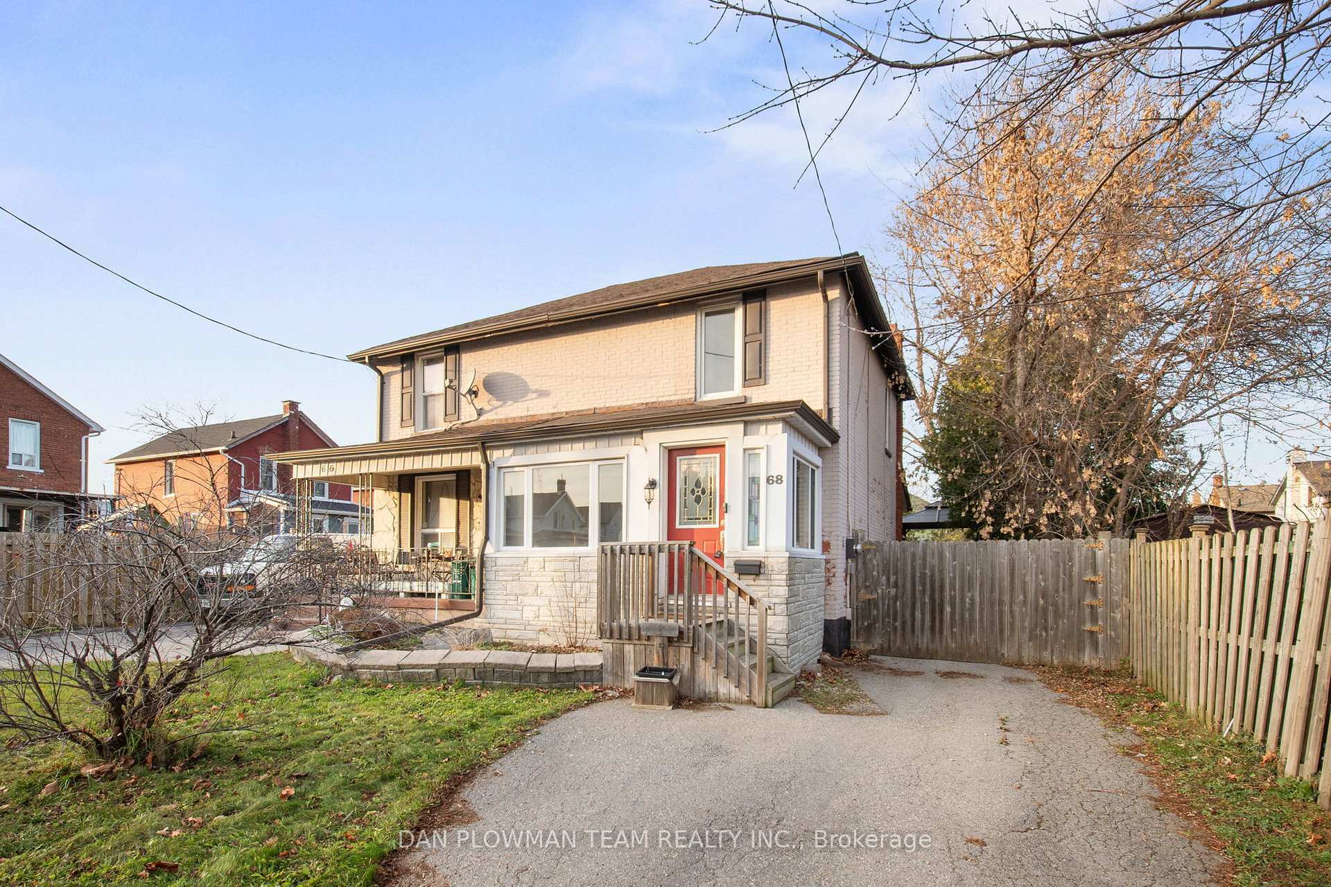 Property Photo: 68 Third Avenue ON L1H 3A5