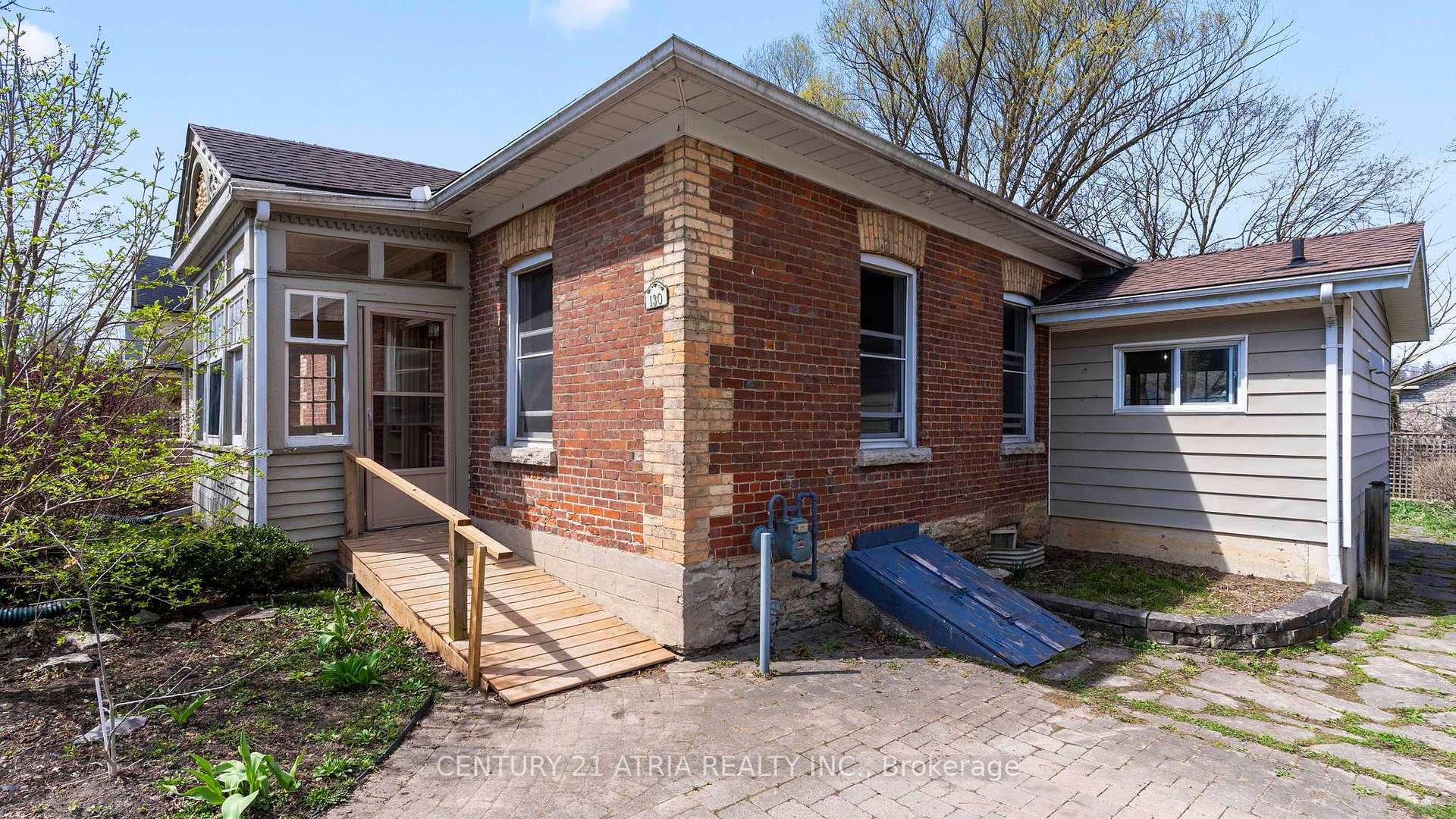 Property Photo: 130 Wellington Street S ON N4X 1A6