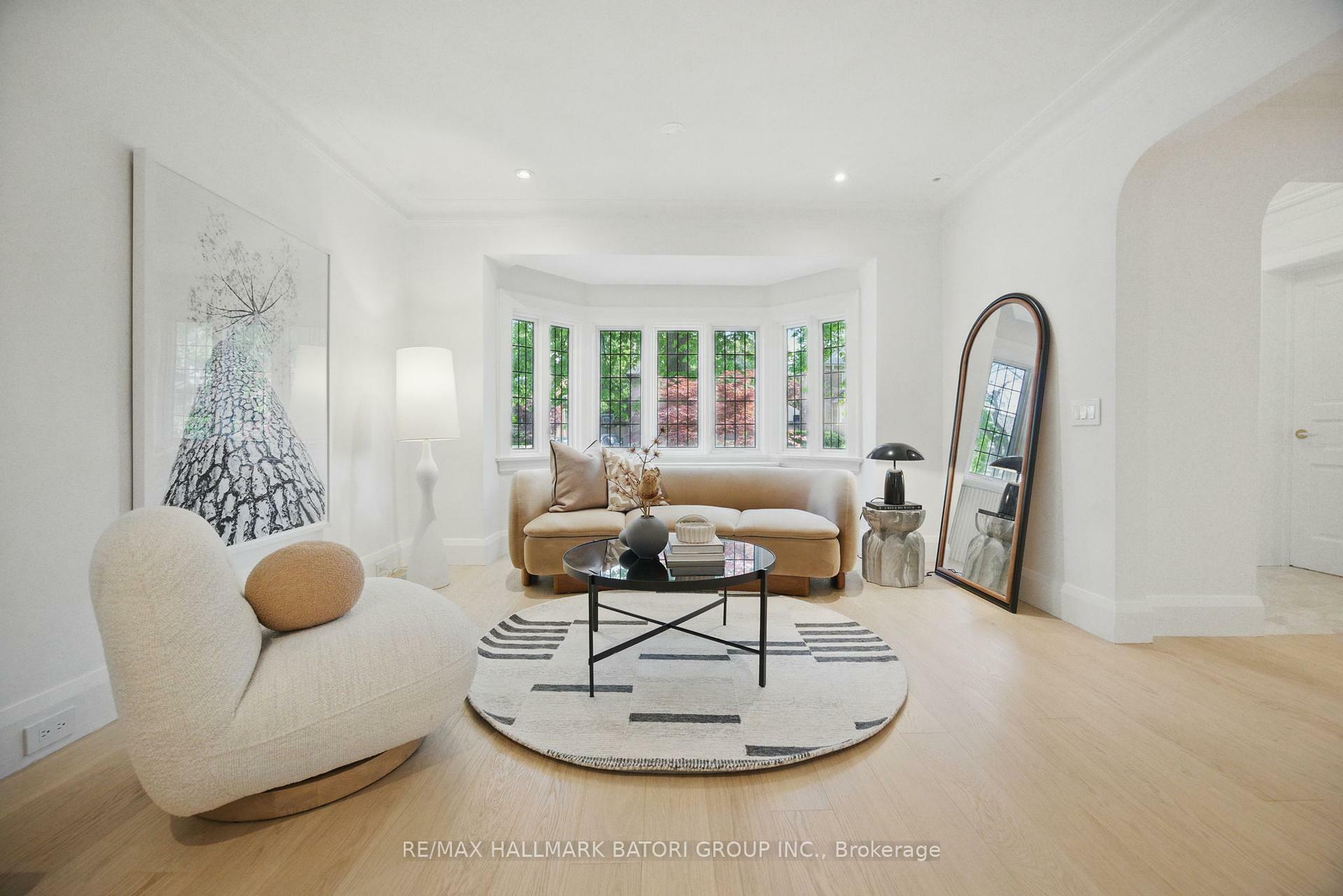 Property Photo:  190 Strathallan Boulevard  ON M5N 1T1 