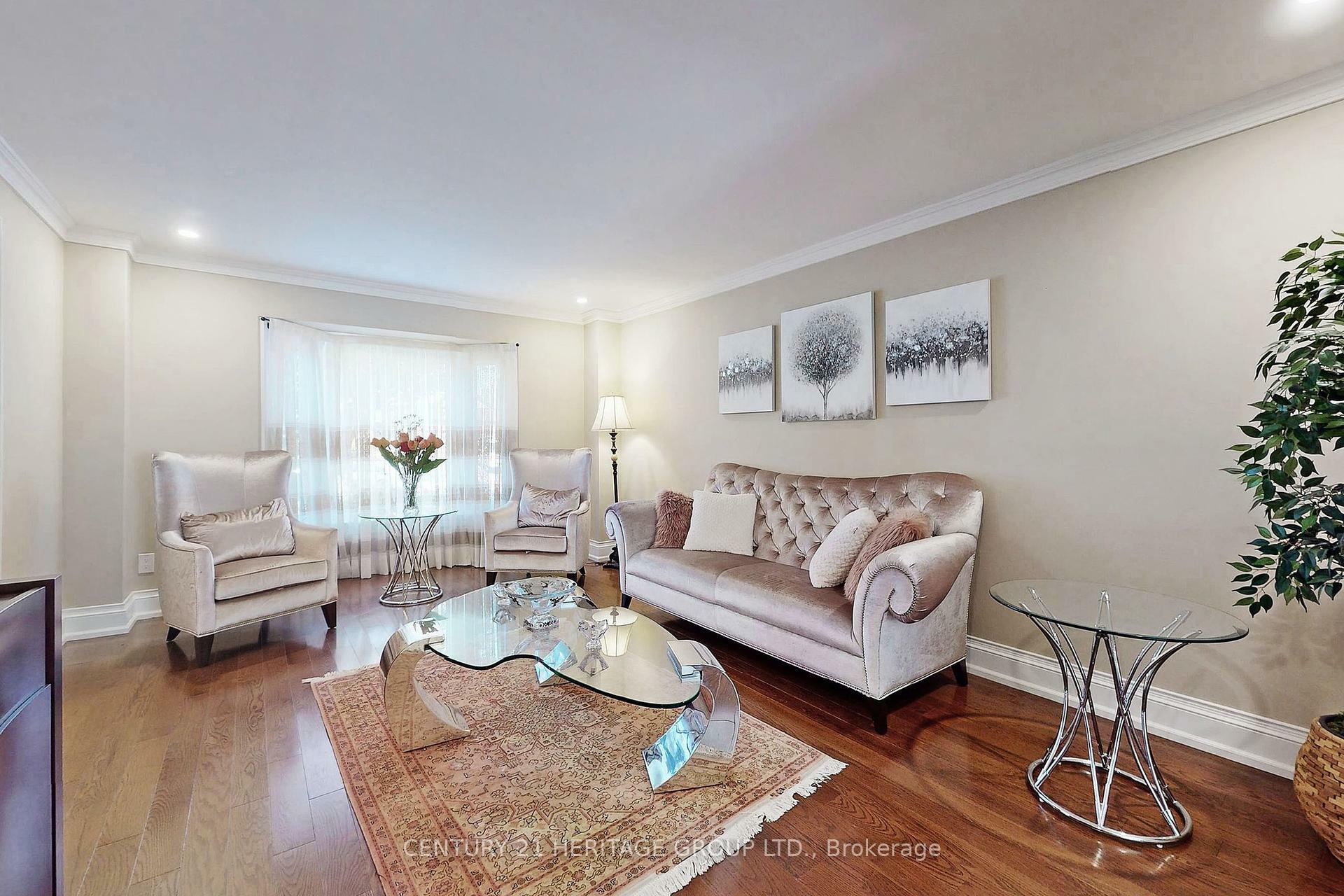 Property Photo: 8 Petch Crescent ON L4G 5N7