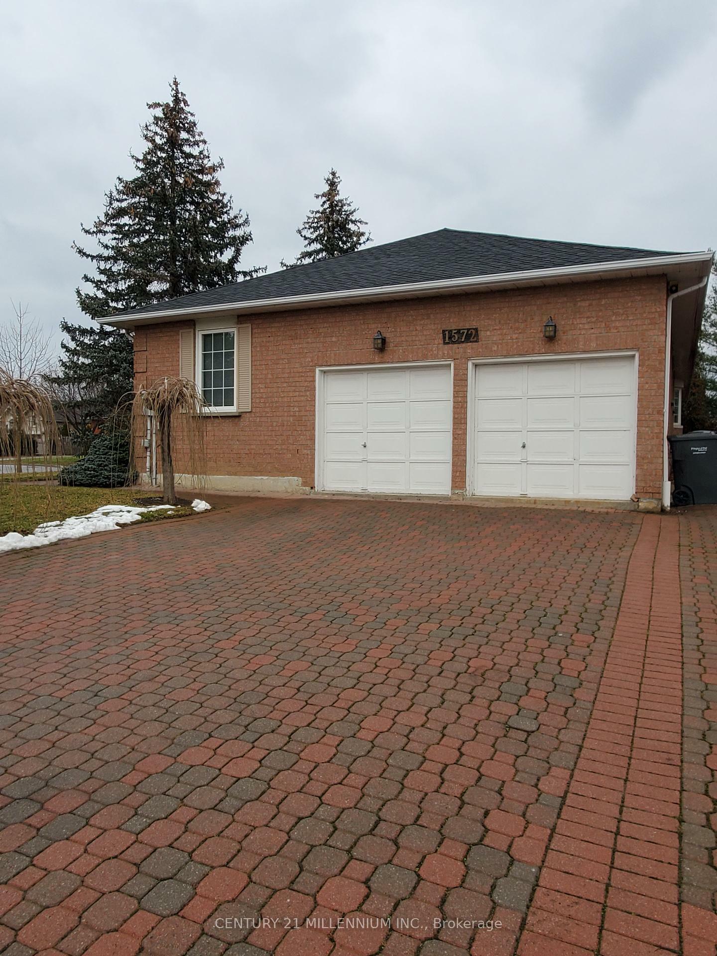 Property Photo: 1572 Cartier Court ON L5M 4B3