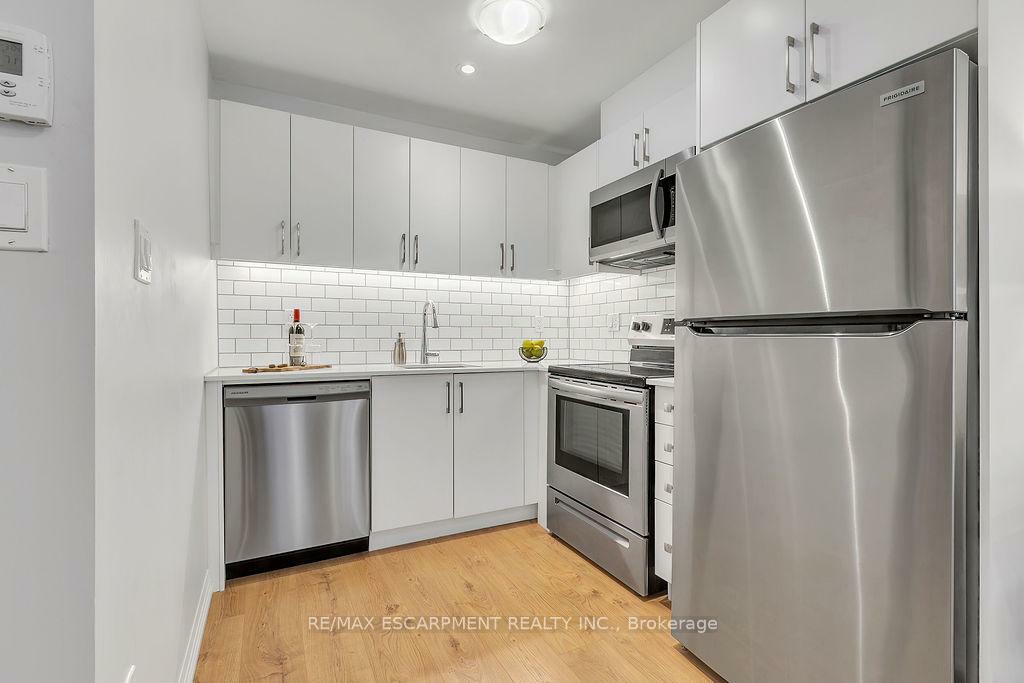 Property Photo: 1165 Journeyman Lane 104 ON L5J 0B5