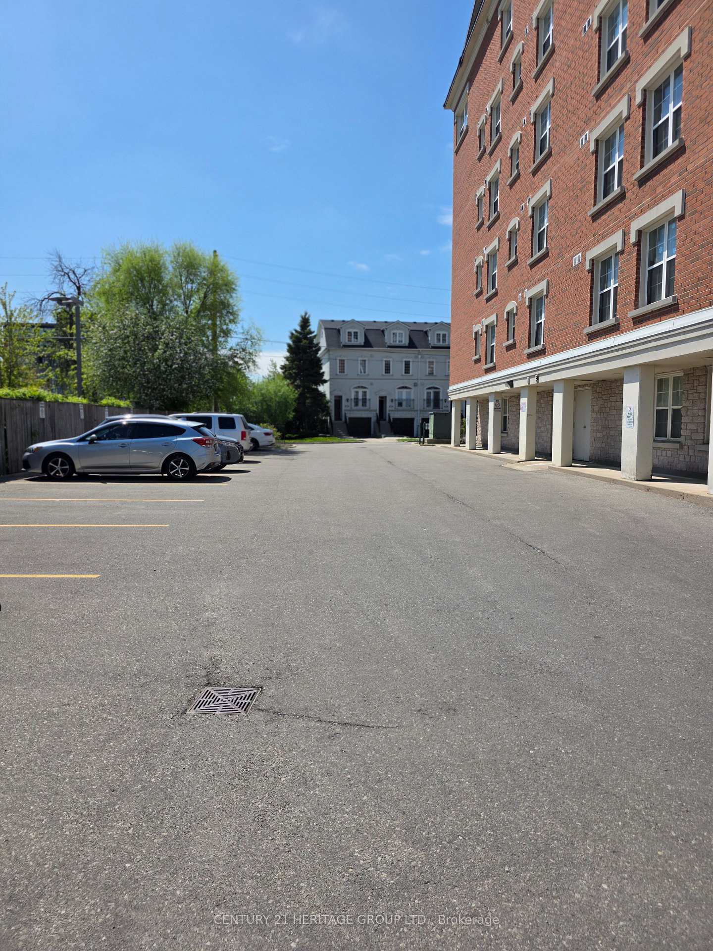 Property Photo: 35 Hunt Avenue 401 ON L4C 4H1