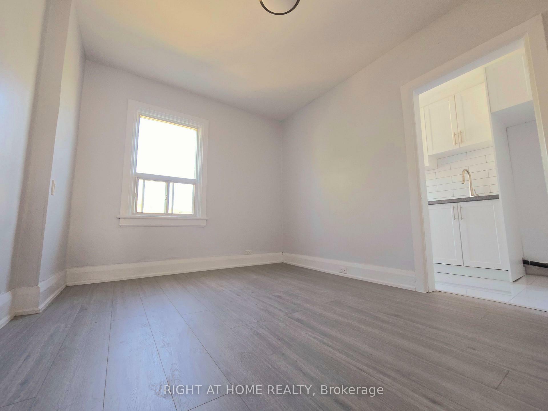 Photo de la propriété: 685 Greenwood Avenue Upper ON M4J 4B6