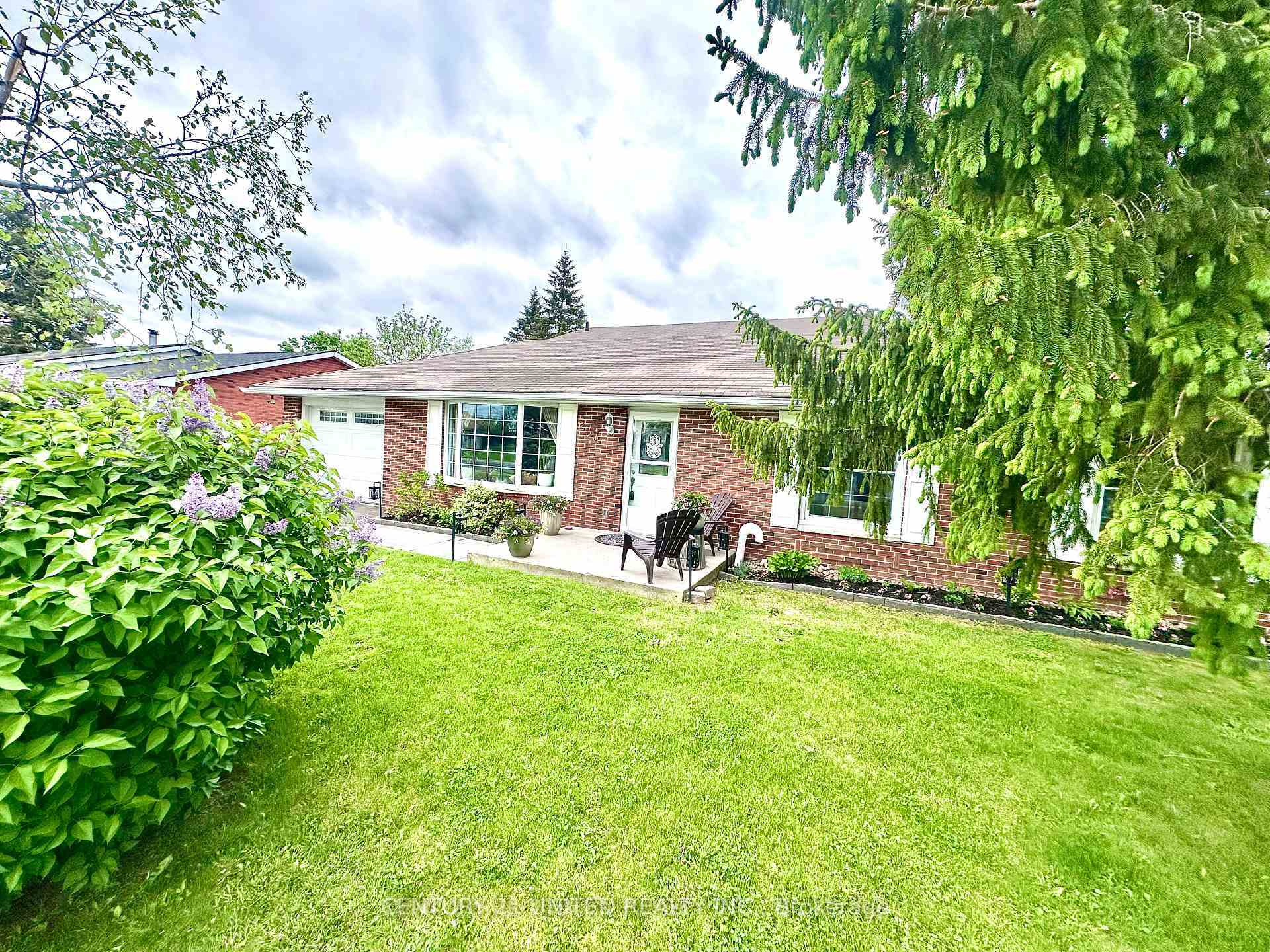 Property Photo: 233 Market Street ON K0L 1L0