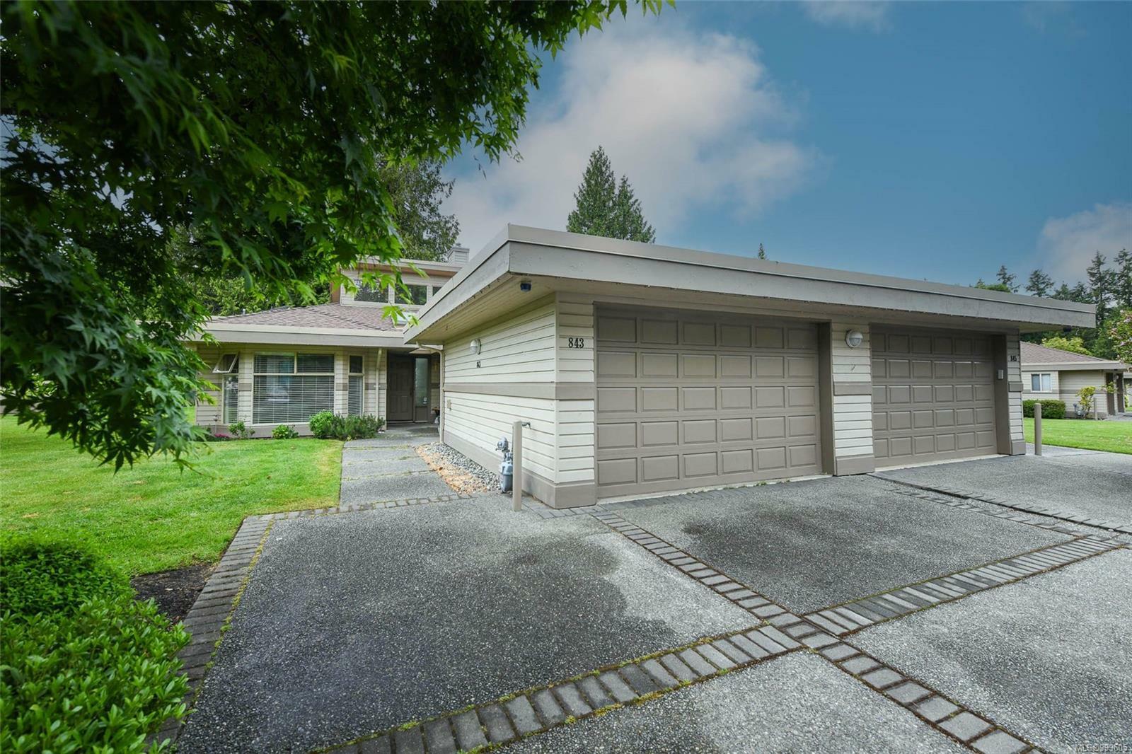 Property Photo: 843 Lakes Blvd BC V9P 2P8