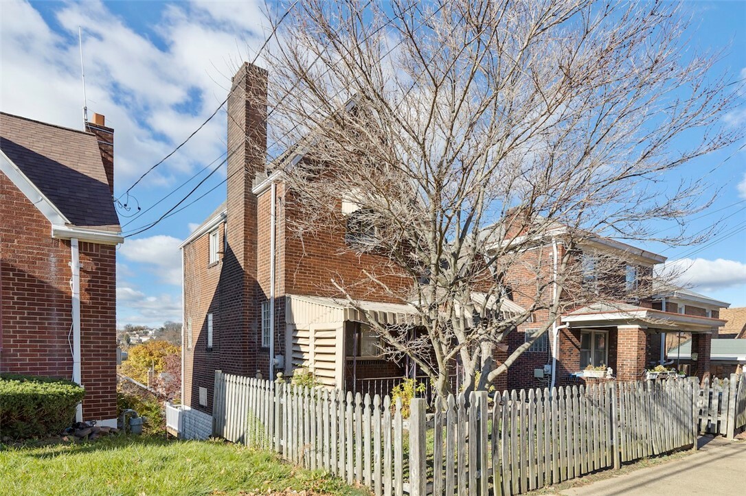 Property Photo: 2238 Lucina Avenue PA 15210