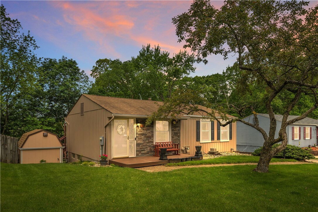 Property Photo: 124 Skyline Dr PA 15239