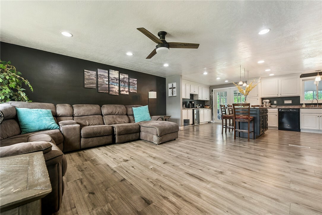 Property Photo: 415 Governor Dr PA 15101
