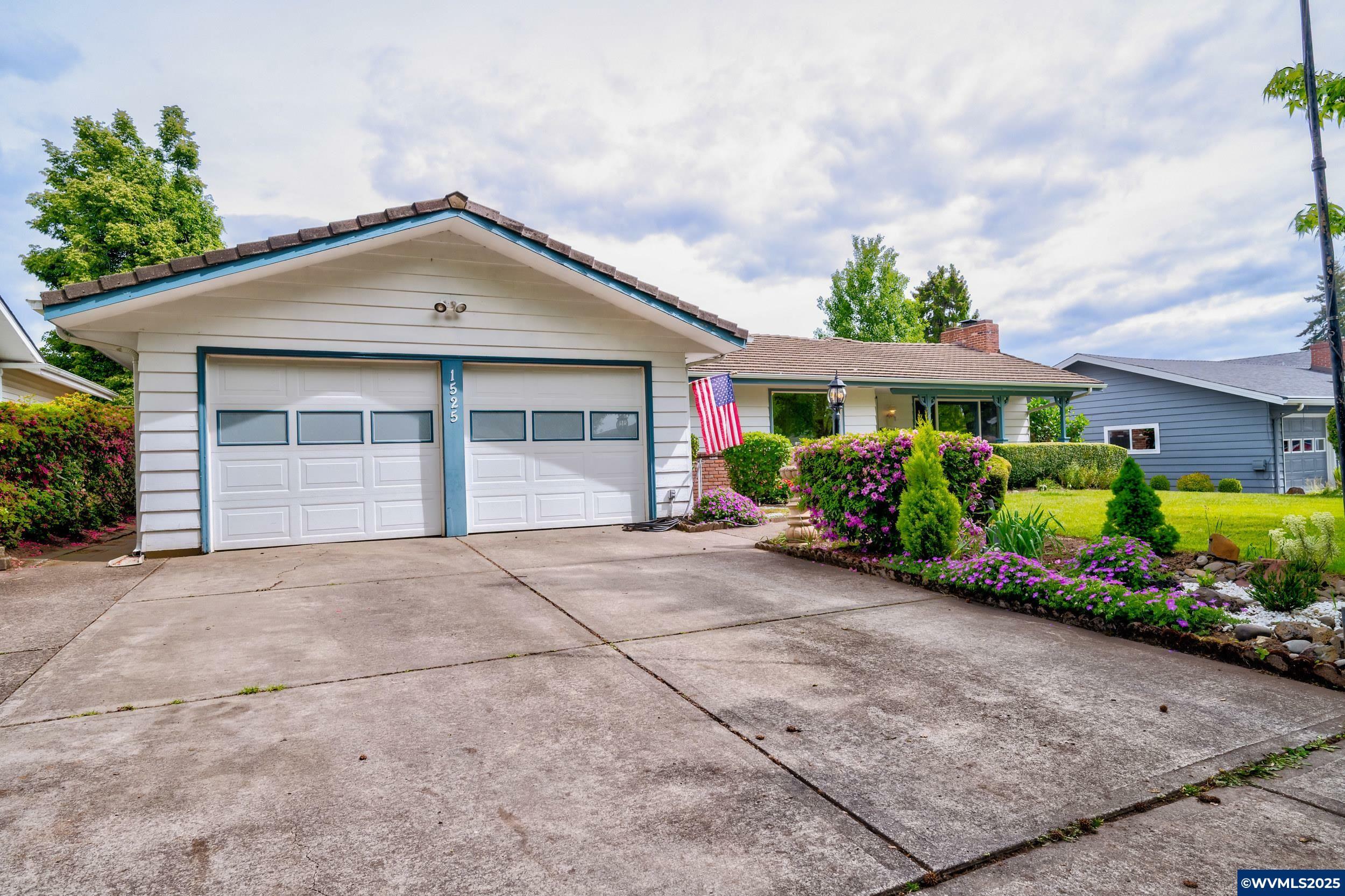 Property Photo: 1525 Ewald Av SE OR 97302