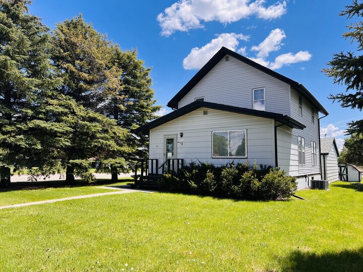 Property Photo:  1222 SE 10th Ave  SD 57401 