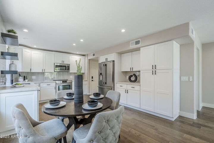 Property Photo: 7535 W Kimberly Way AZ 85308