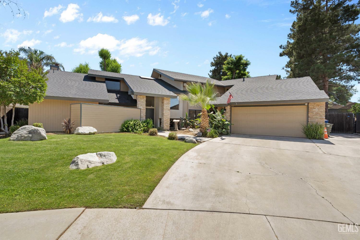 Property Photo:  7805 Buena Tierra Court  CA 93309 