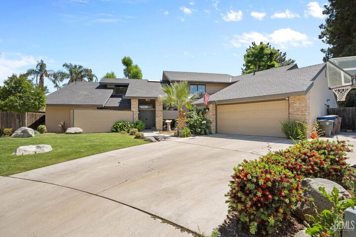Property Photo: 7805 Buena Tierra Court CA 93309