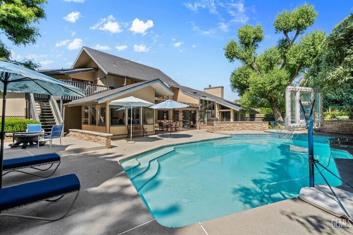 Property Photo: 7805 Buena Tierra Court CA 93309